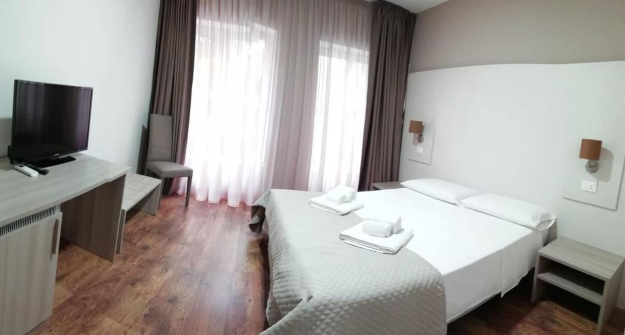B&B Erifra Piccolo Hotel Cosenza Exterior photo